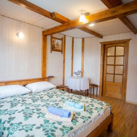 Hotel Сервус Guest Jaremče Esterno foto