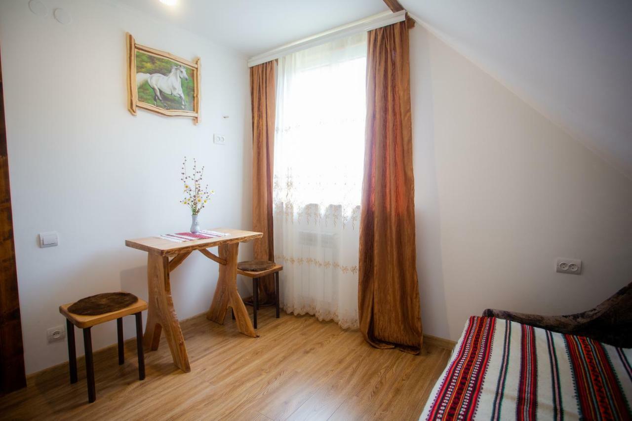 Hotel Сервус Guest Jaremče Esterno foto