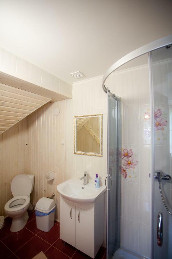 Hotel Сервус Guest Jaremče Esterno foto