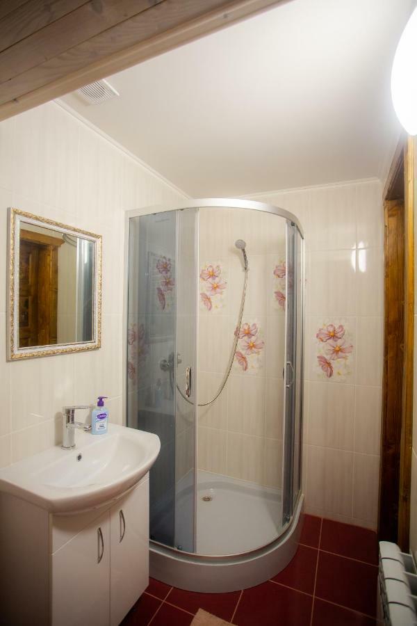 Hotel Сервус Guest Jaremče Esterno foto