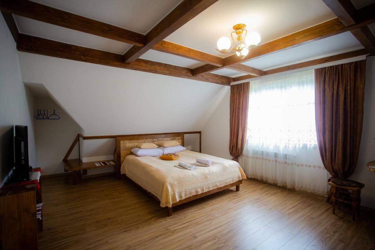 Hotel Сервус Guest Jaremče Esterno foto