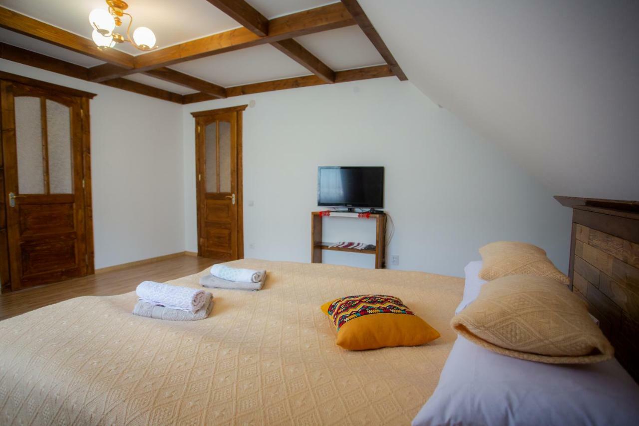Hotel Сервус Guest Jaremče Esterno foto