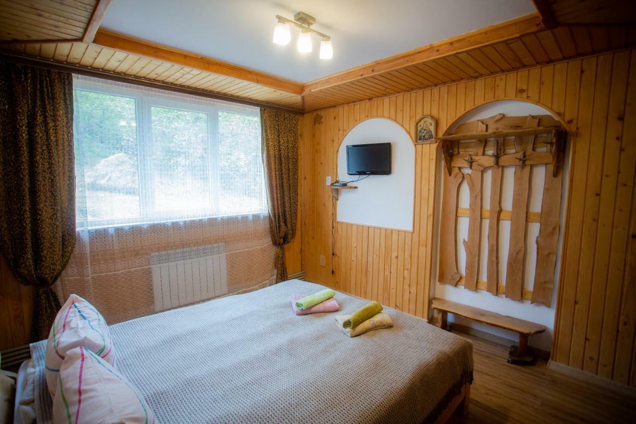 Hotel Сервус Guest Jaremče Esterno foto