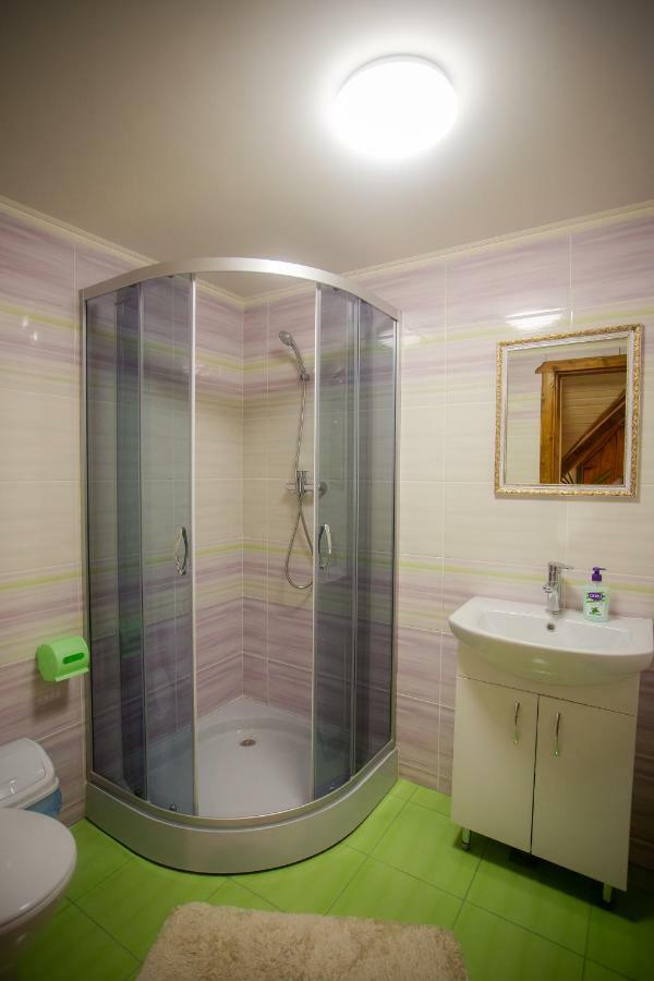 Hotel Сервус Guest Jaremče Esterno foto