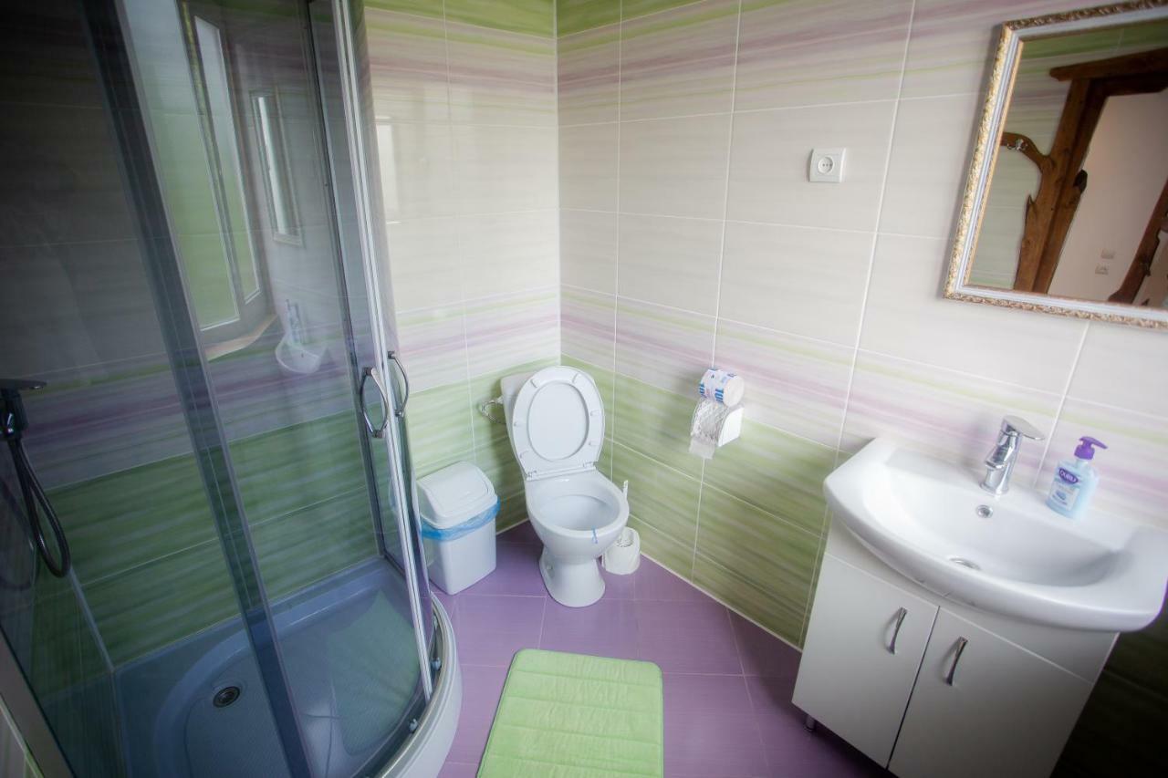 Hotel Сервус Guest Jaremče Esterno foto