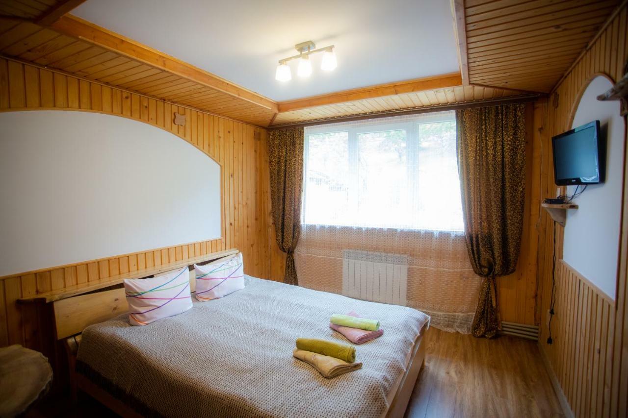 Hotel Сервус Guest Jaremče Esterno foto