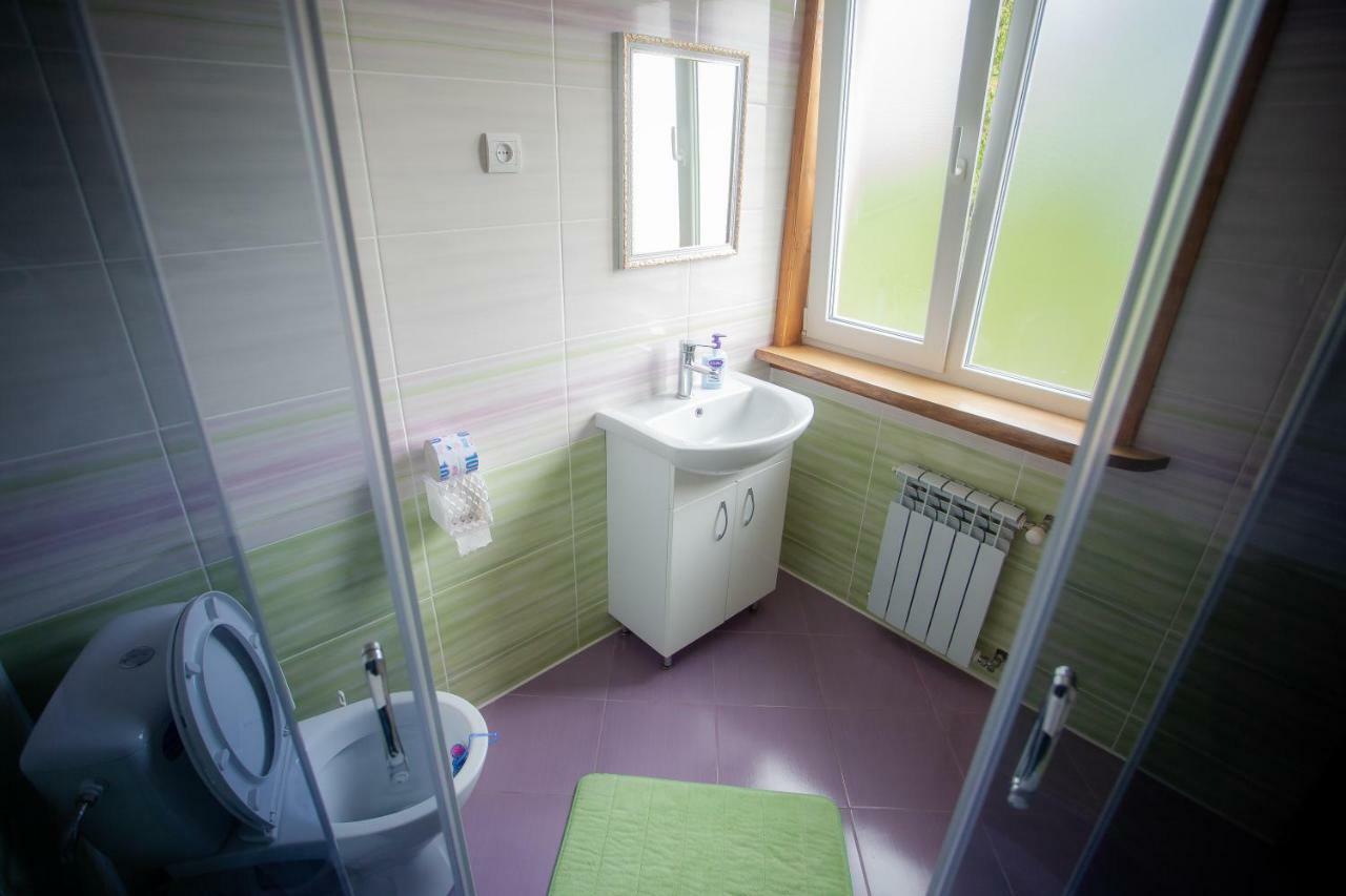 Hotel Сервус Guest Jaremče Esterno foto